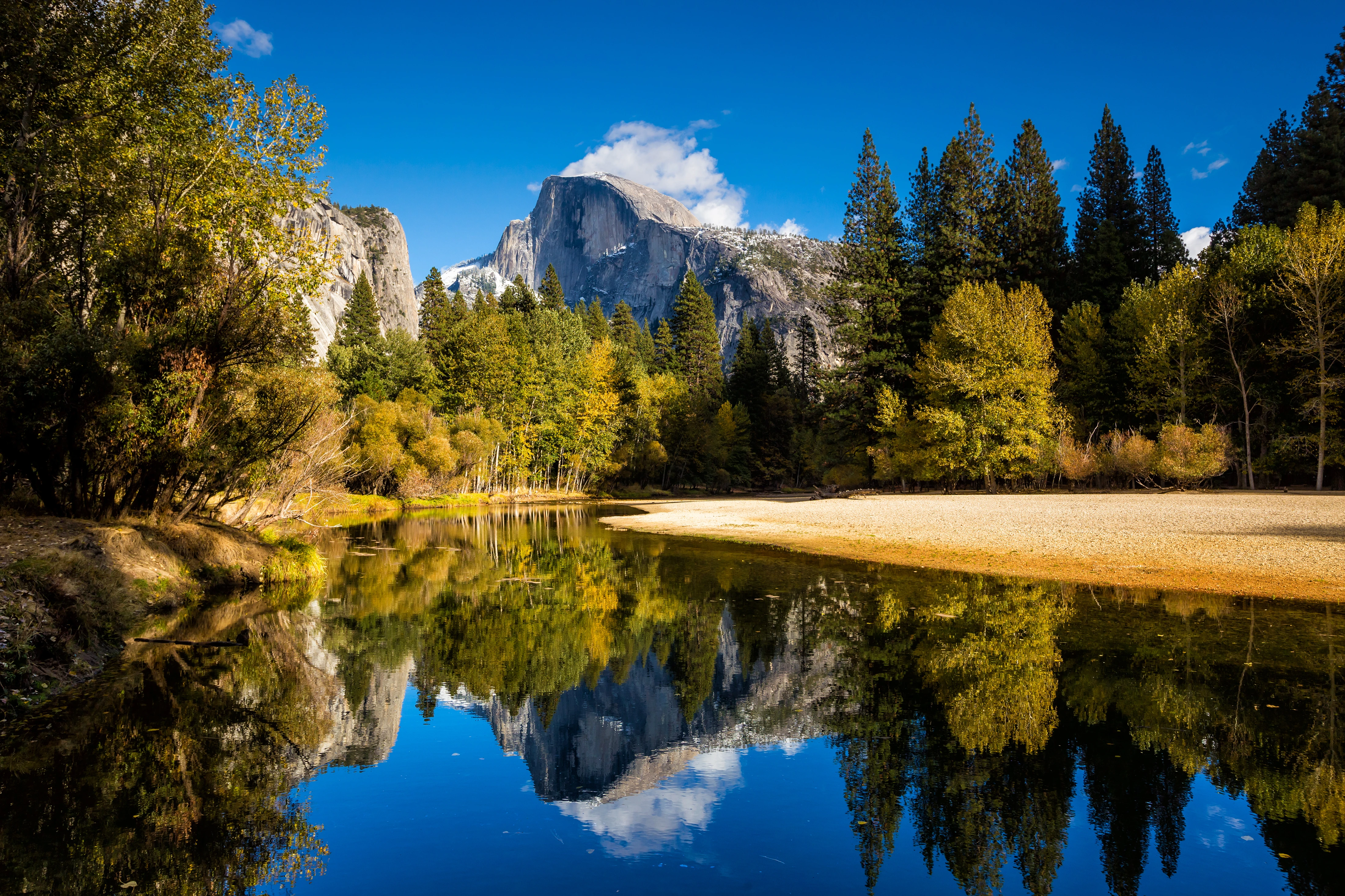 a picture of Half Dome at Yosemite National Park