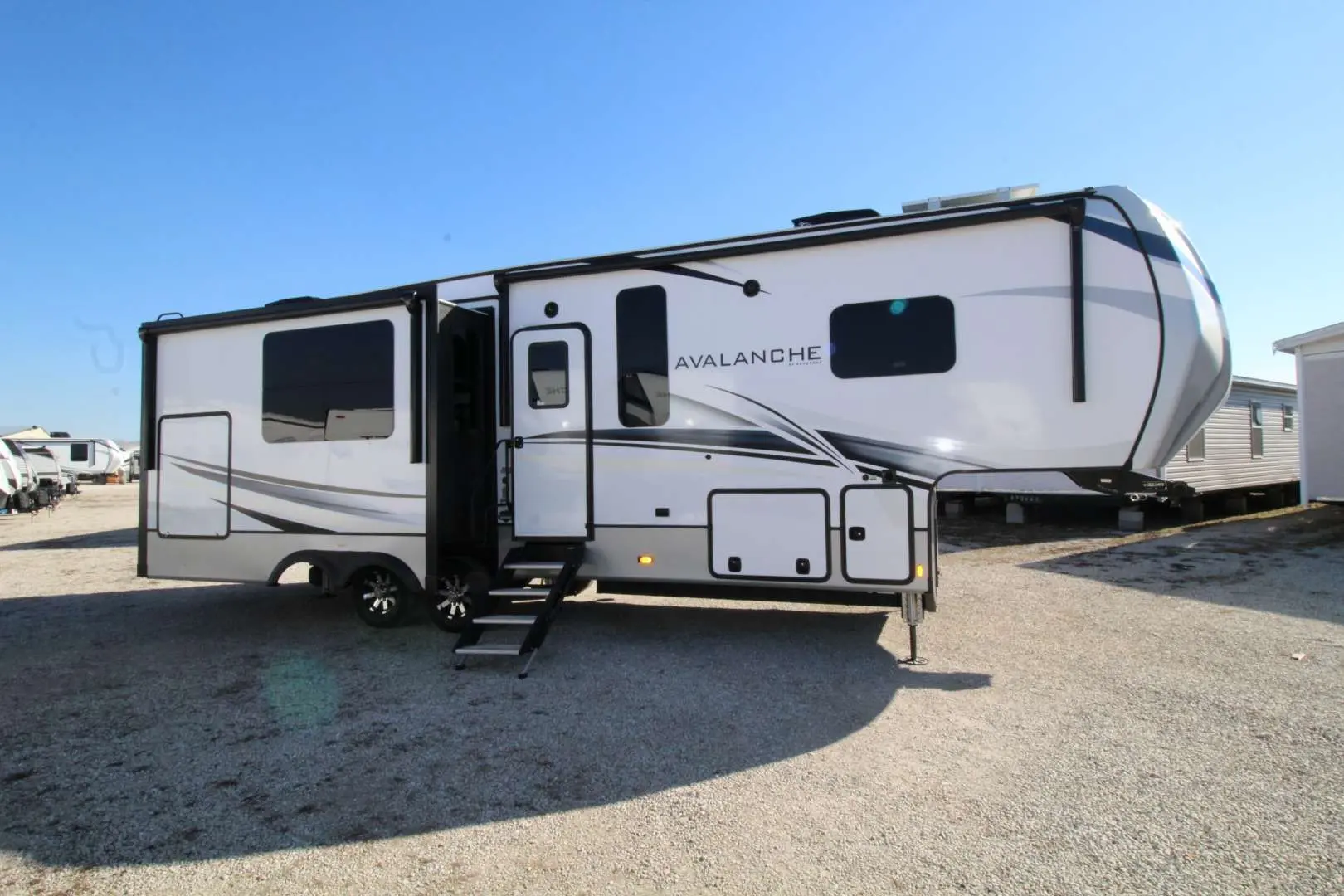 Avalanche Fifth Wheel