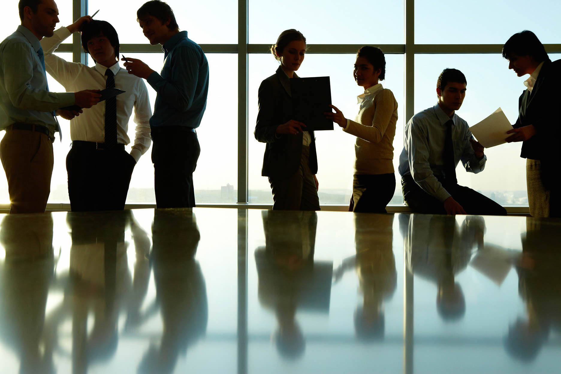 Women People Work Meet Meeting Discuss Negotiate Collaborate Outline Backlit Desk Office Shadow 96dpi 042018