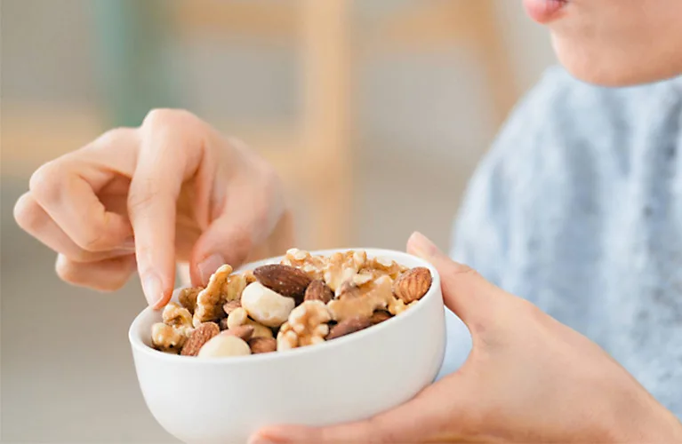 ナッツを飽きずに食べ続ける工夫