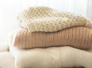 伸びや縮みを防ぐ！ウールのセーター（ニット）の洗い方・洗濯方法