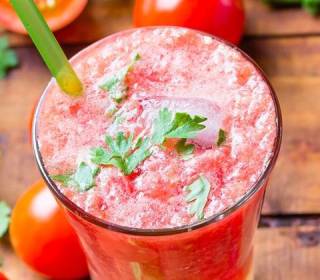 野菜不足を補う「機能性野菜」とは？トマトを使った魅惑のスムージーレシピも公開！