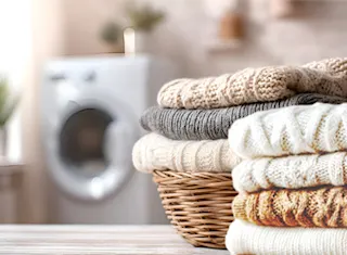 伸びるのを防ぐ!セーター・ニットの干し方のコツ