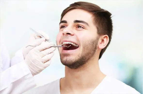 虫歯の原因となる「歯垢」。放っておくと虫歯だけでなく、他の病気の原因にもなるのです。そこで、“歯垢除去のプロ”である歯科医・落合正英先生に、歯垢の危険性や効果的な除去方法を教えていただきました！