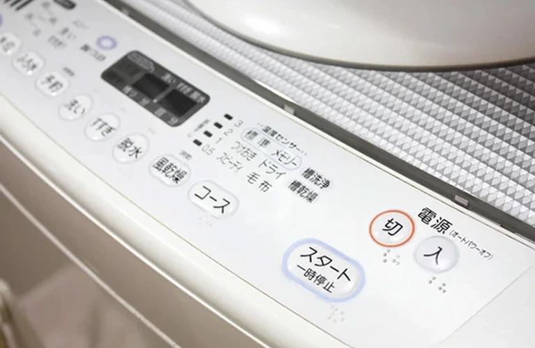 洗濯機のドライコースまたは手洗いコースなどの弱水流を選択