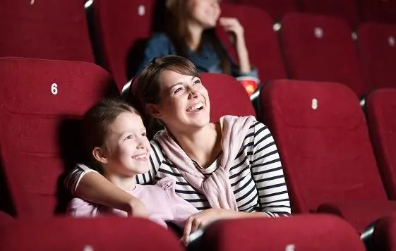 女性向けの映画を観る