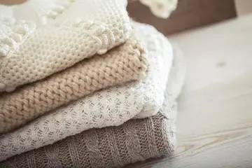 伸びや縮みを防ぐ！ウールのセーター(ニット)の洗い方・洗濯方法