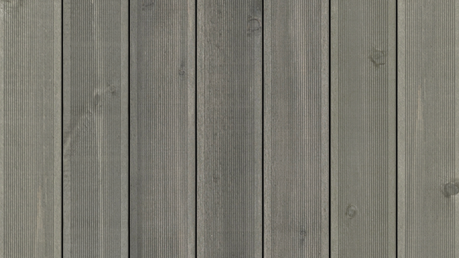 Närbild på gråbruna ribbade trädäcksplankor i parallella vertikala rader.