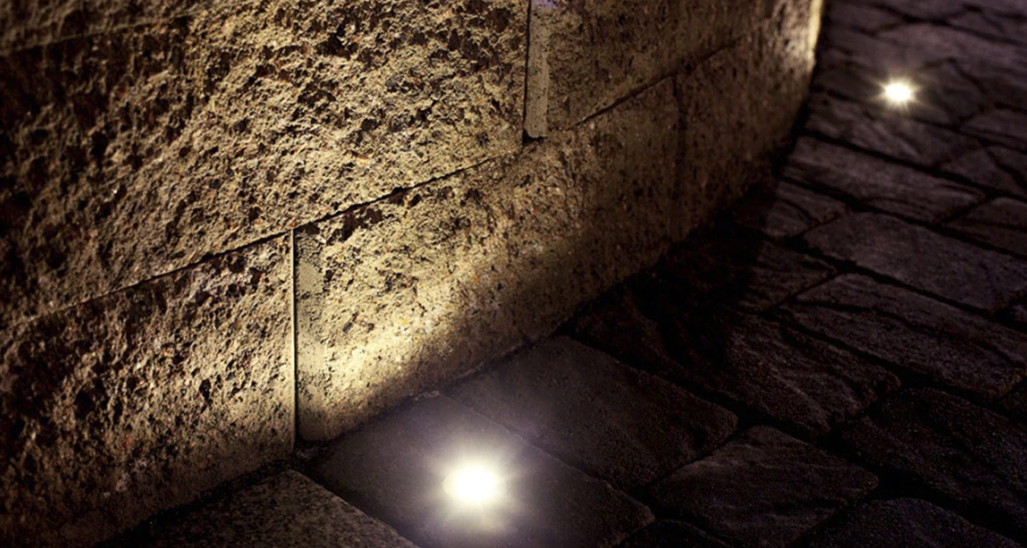 belysning marksten belyst trädgård lampor trädgårdsgång