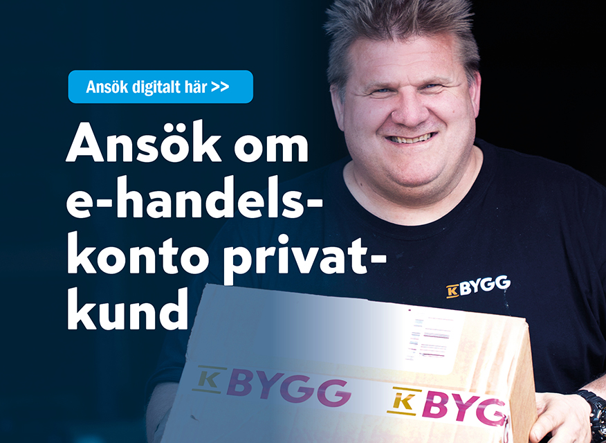 Person i svart K BYGG-tröja håller paket framför blåsvart bakgrund med reklamtext om e-handelskonto