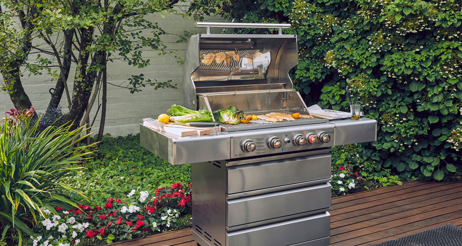 Rengör när den fortfarande är varm. Köp en bra borste. 