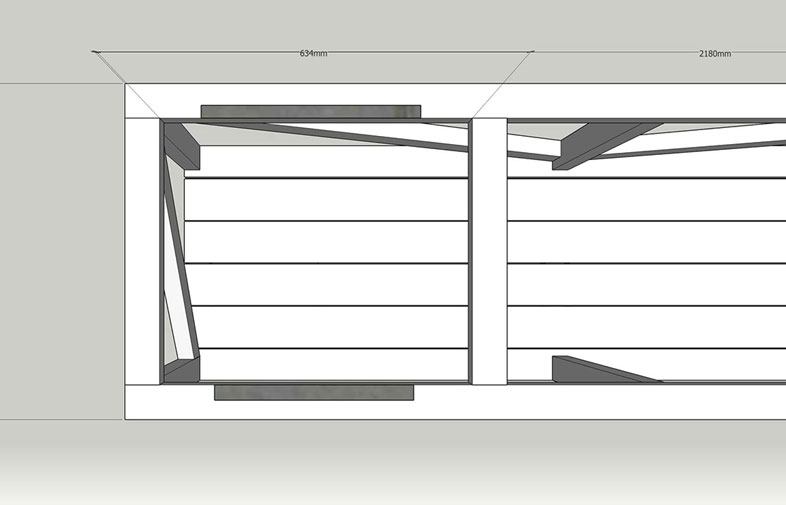 Skiss ovanifrån av vit ramkonstruktion med två fack, grå hyllplan, snedstag och mått.