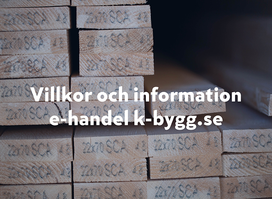 Bilden visar en stapel träplankor med tryckt text på dem. Ovanpå bilden finns vit överlagrad text som lyder: "Villkor och information e-handel k-bygg.se"