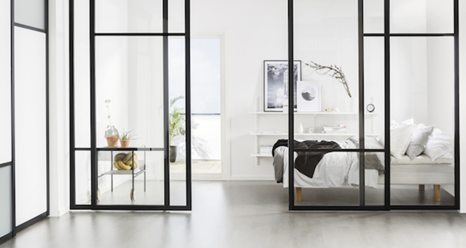 Elfa skjutdörrar som rumsavdelare