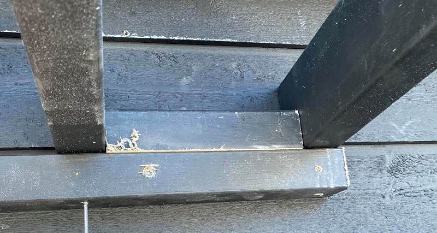 Fästning av stolpar i golv