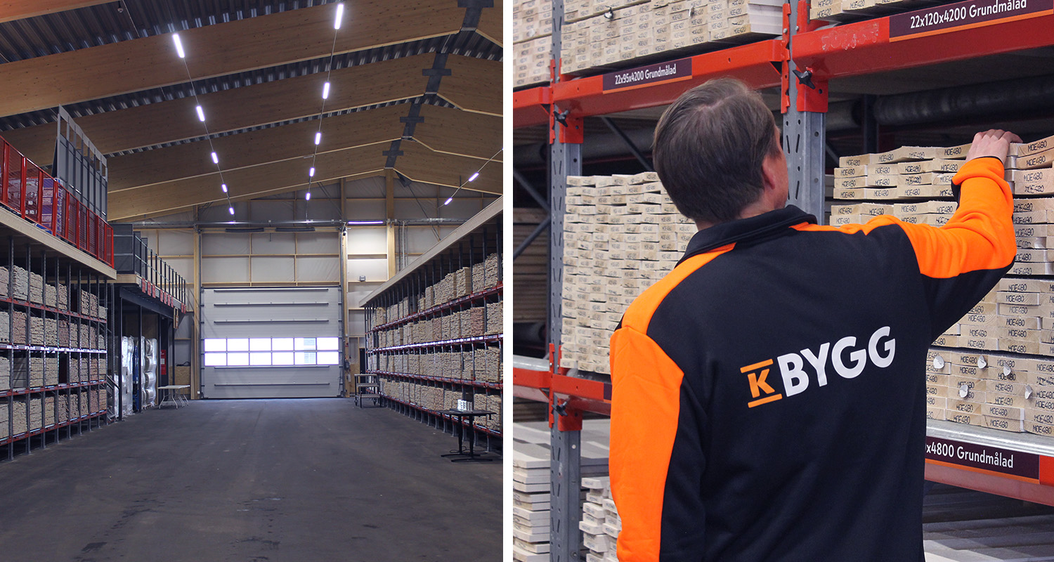 Anställd i orange-svart KBYGG-jacka plockar grundmålade trälister från röda hyllor i lager