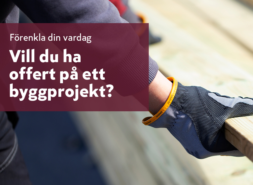 Hand med arbetshandske som arbetar med trämaterial. Bilden lyfter möjligheten att få offert på ett byggprojekt.