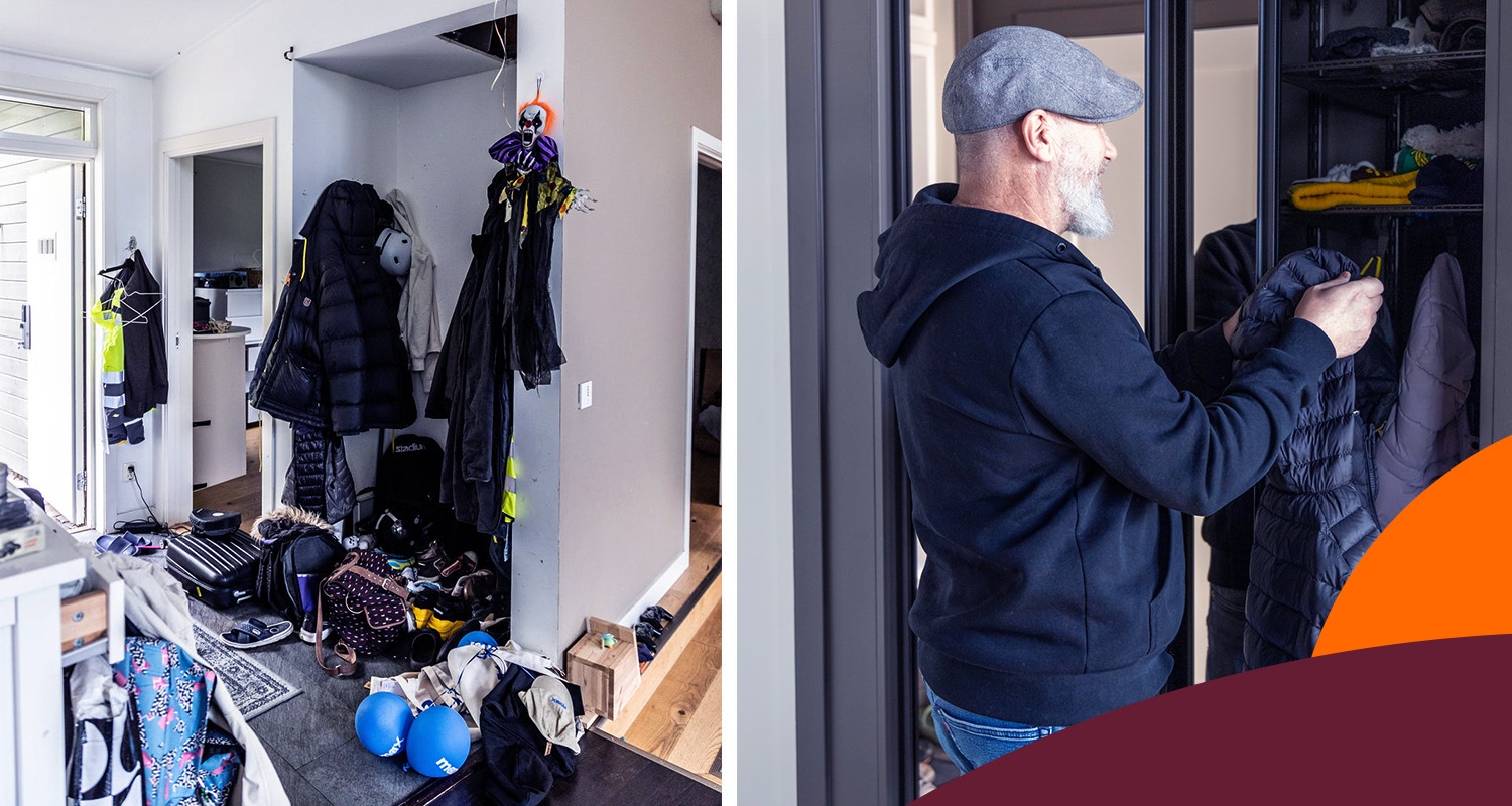 Rörig hall med jackor och skor, blå ballonger och man i svart hoodie som tar jacka.