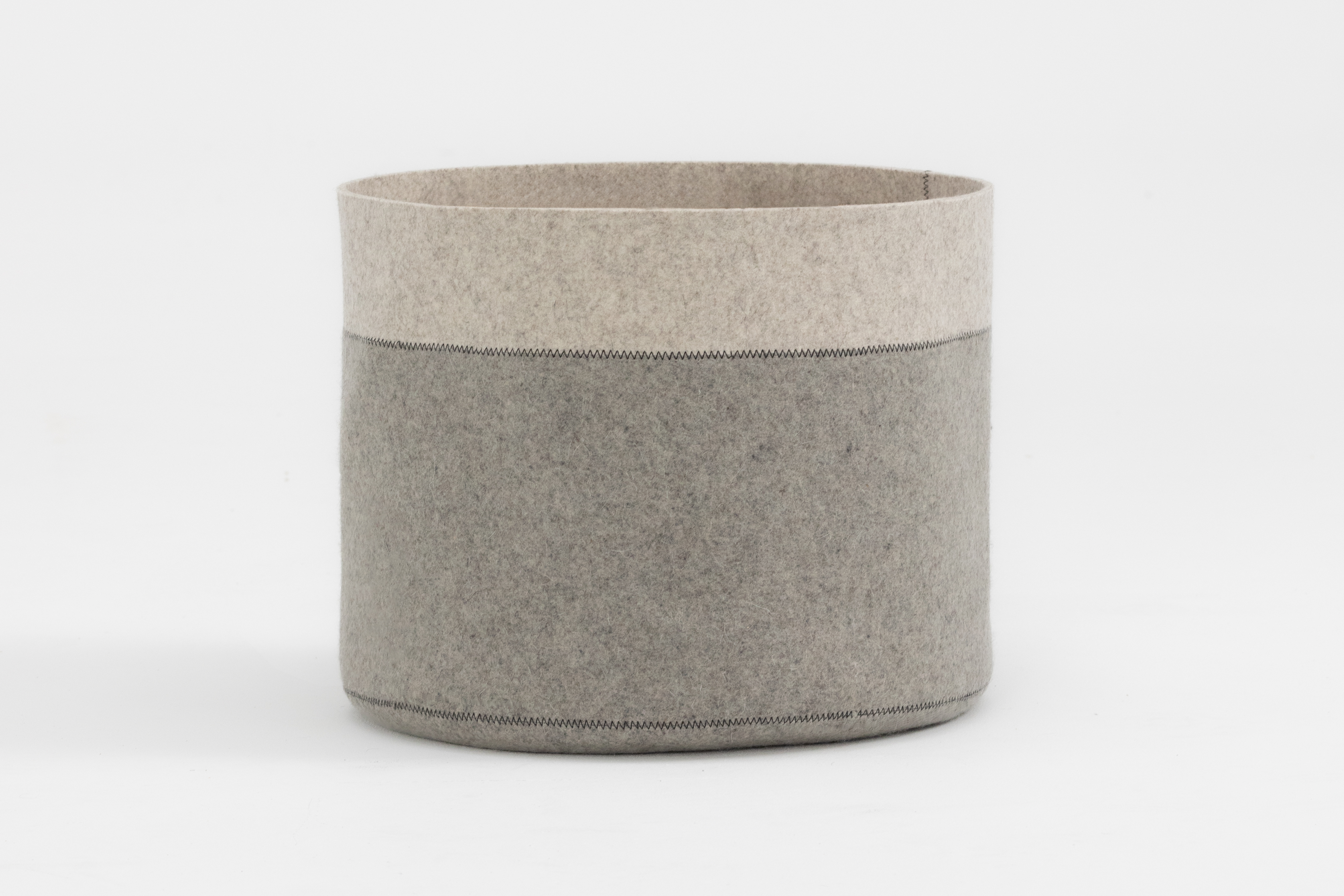 Medium / Heathered Grey