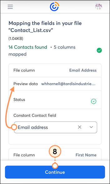 Contactos web móviles Mapeo del campo en su página de archivo con el campo de dirección de correo electrónico y vista previa de datos, y botón Continuar