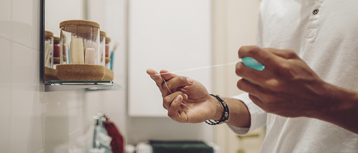 ¿Primero me cepillo o me paso el hilo dental? article link
