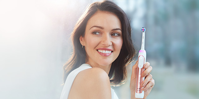 Cómo Limpiar Adecuadamente Tu Prótesis Dental | Oral-B MX