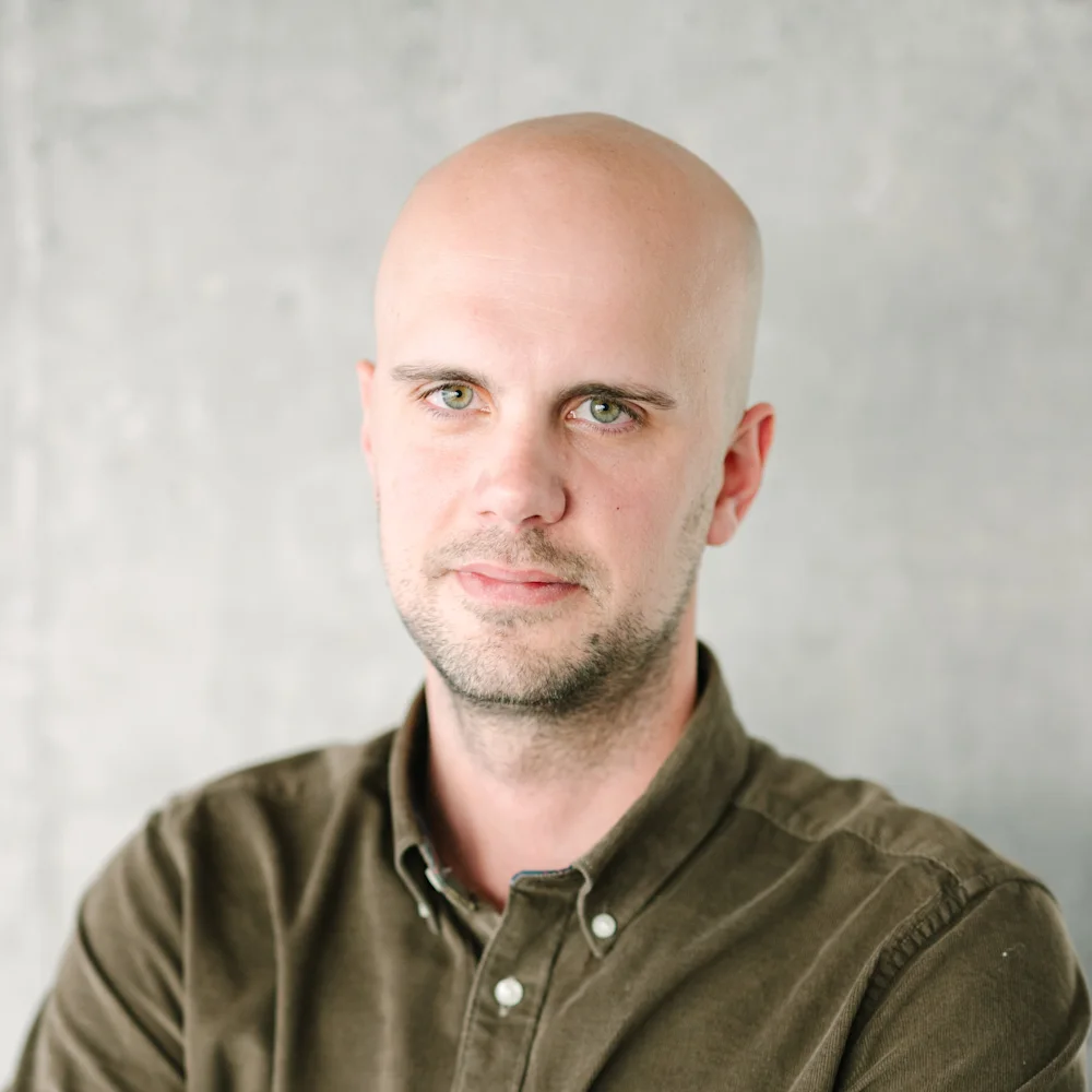 Alex Alexakis headshot