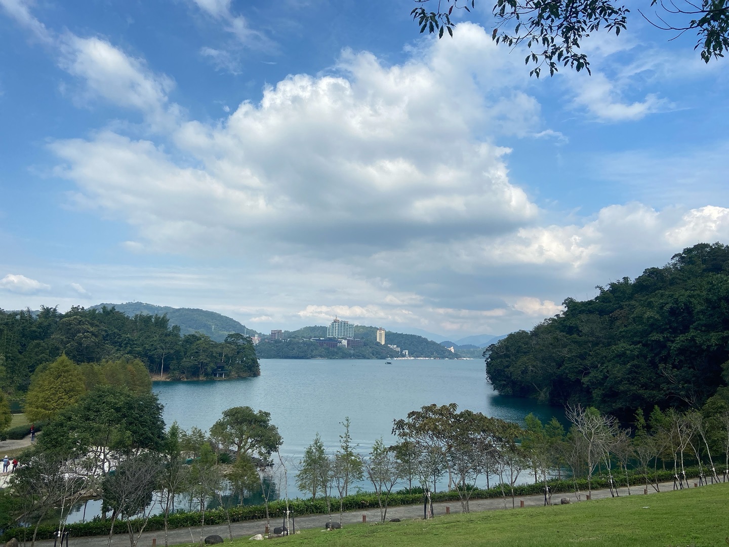 Explore Sun Moon Lake by Bike: A Comprehensive Guide