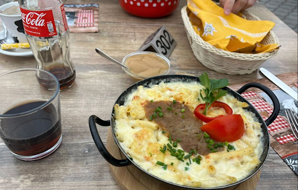 Älplermakronen and goulash soup at Felsenegg