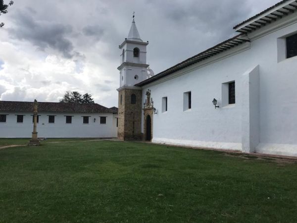 The church in front of Casadulce