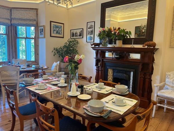 Dining room, ready for breakfast!