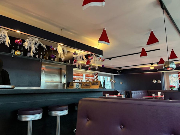 Nice lil Christmas decorations.