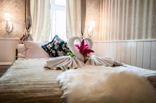 One of the pictures of the Urban Boutique Hotel rooms on Booking.com