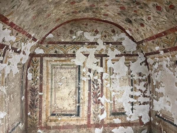 A rare tomb painted on the inside, evoking the Garden of Eden. This tomb is from the end of the 3rd century. 