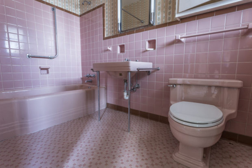 70's Pink Bathroom (Storage)