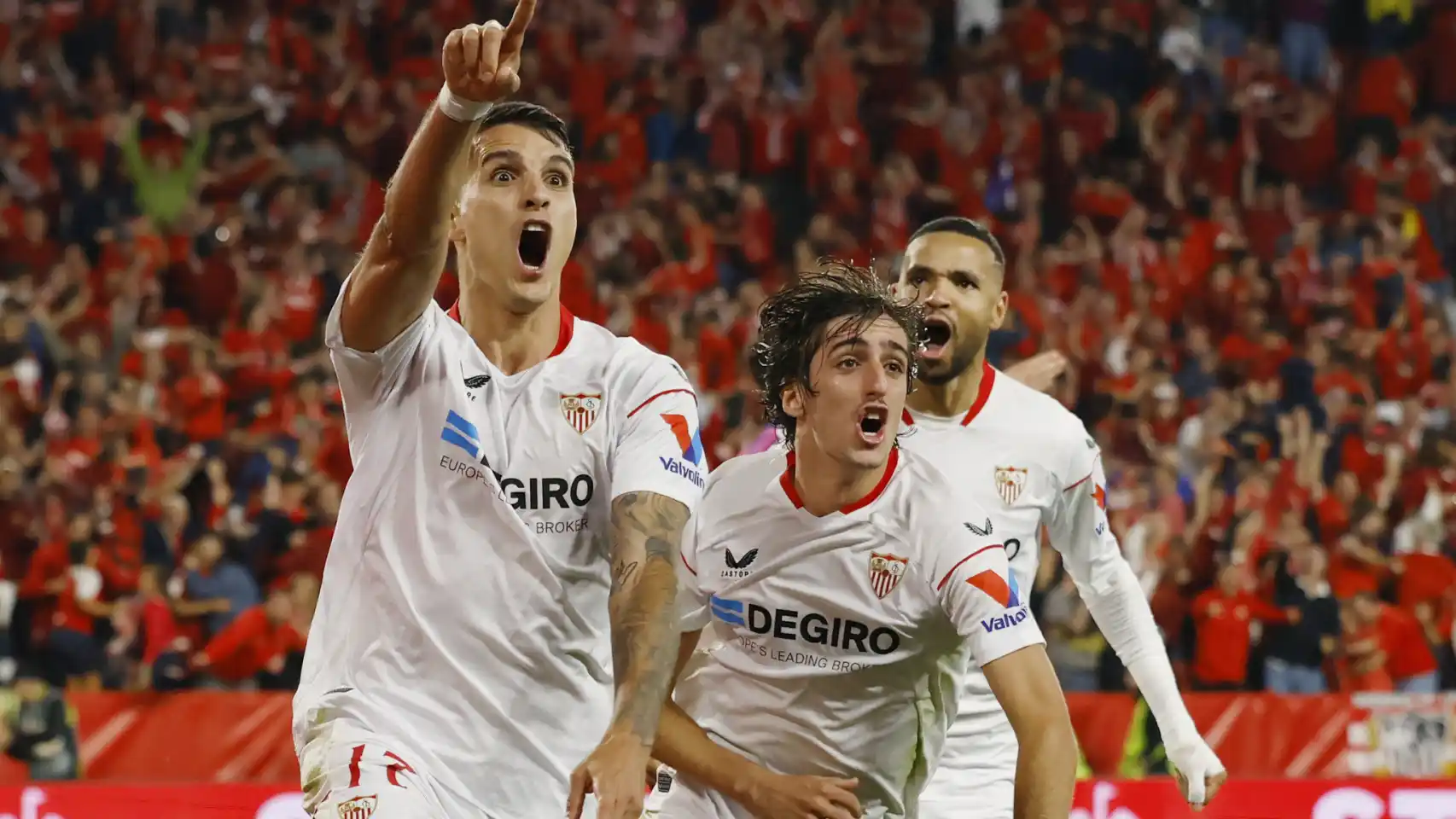 Jugadores del Sevilla celebrando la victoria de la Europa League 2023