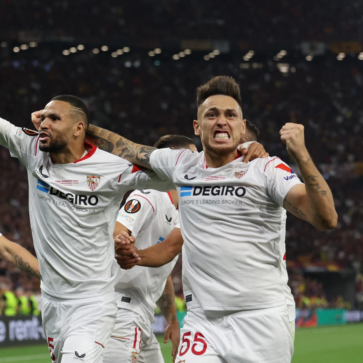 Jugadores celebrando el gol contra la Roma