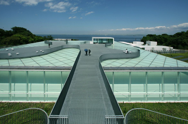 世界の絶景美術館10選に選出された横須賀美術館｜東京湾を一望できるランチ付き　※美術館改修に伴い11月以降ツアー休止予定