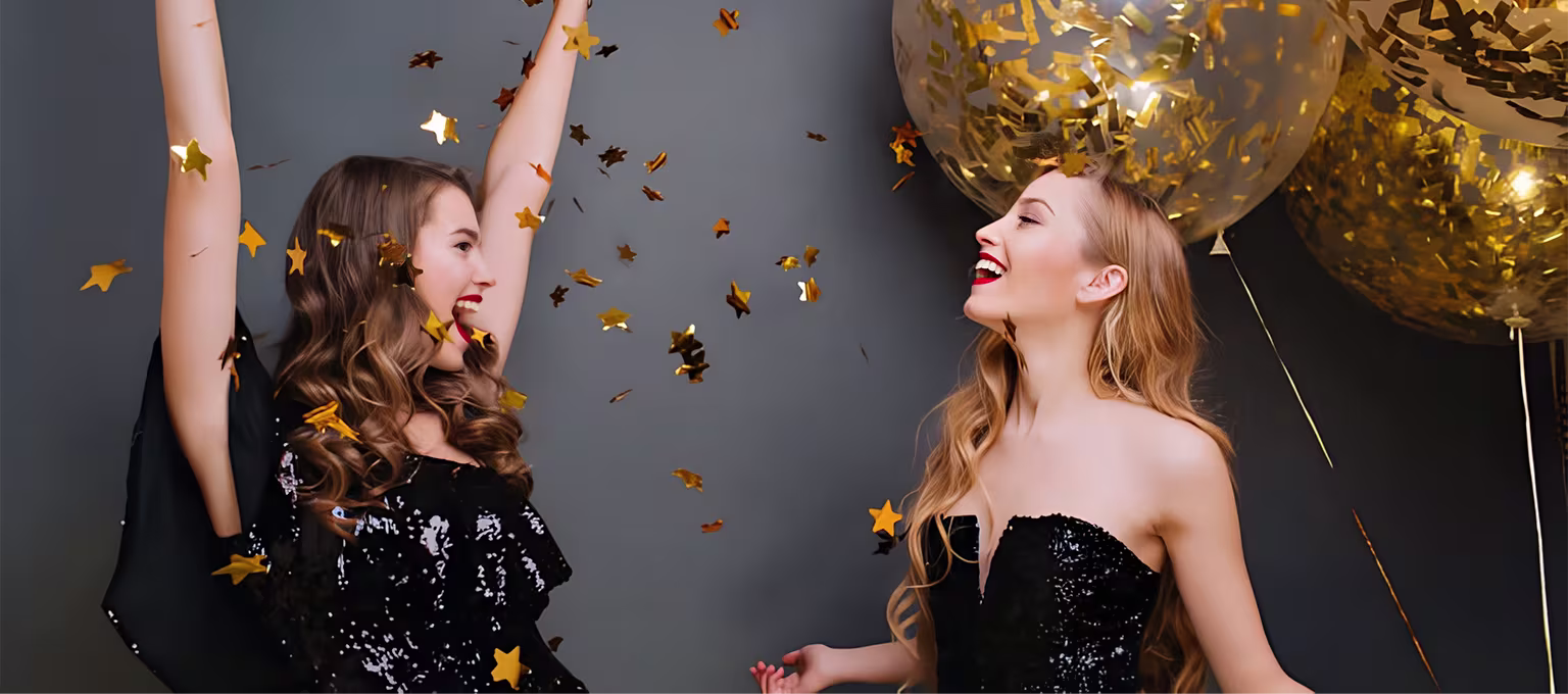 Mamá e hija celebrando un Feliz Día de La Madre