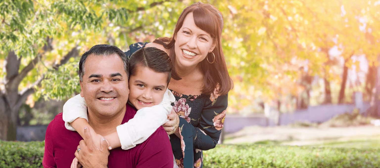 Familia mexicana descubriendo origen de apellidos