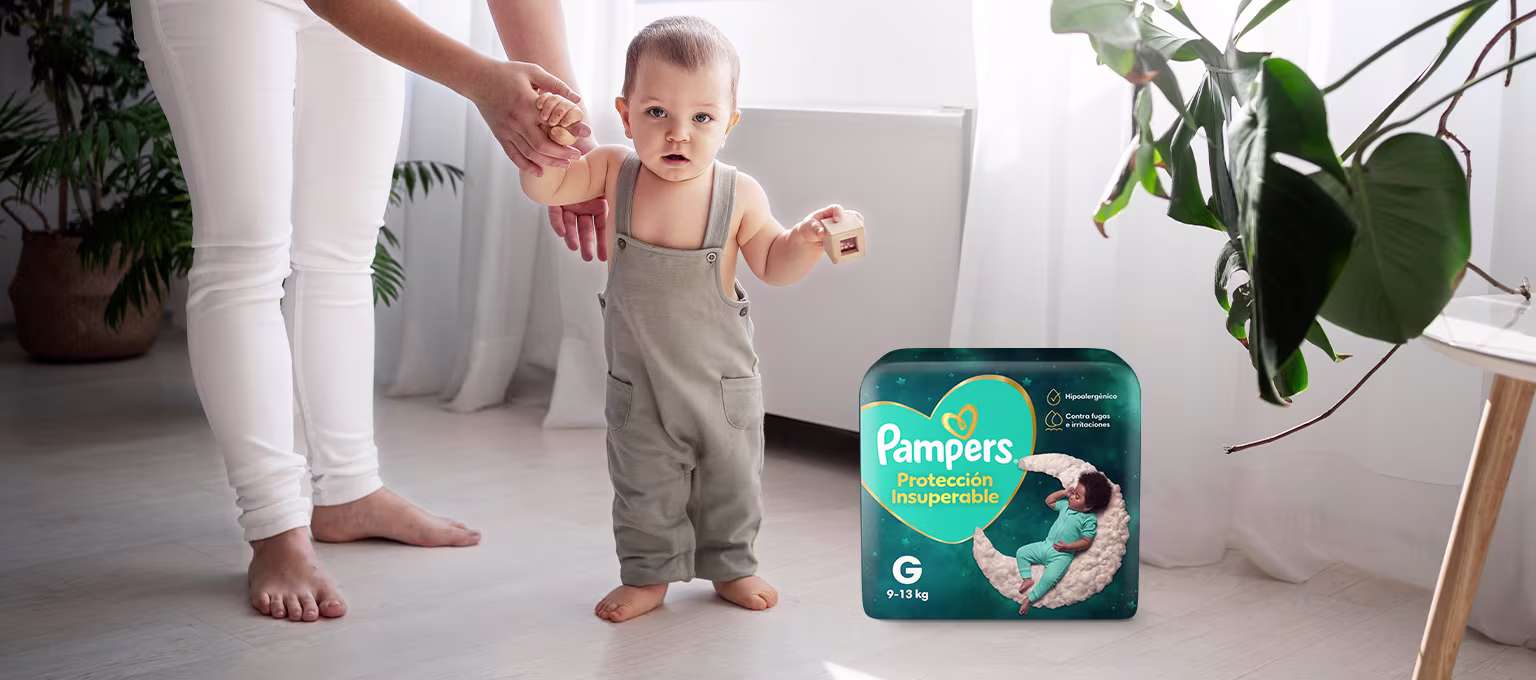 Bebé caminando - Pañales Pampers Talla G