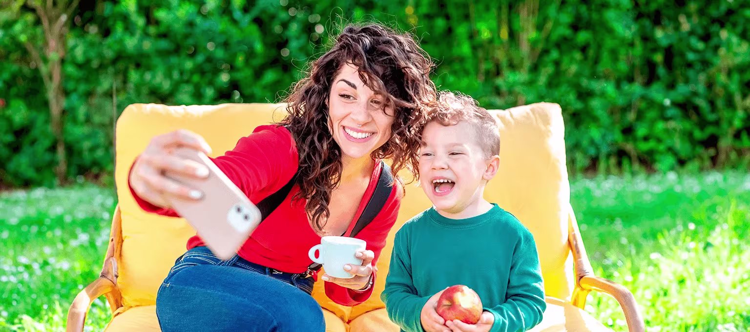 mamãe influencer com filho