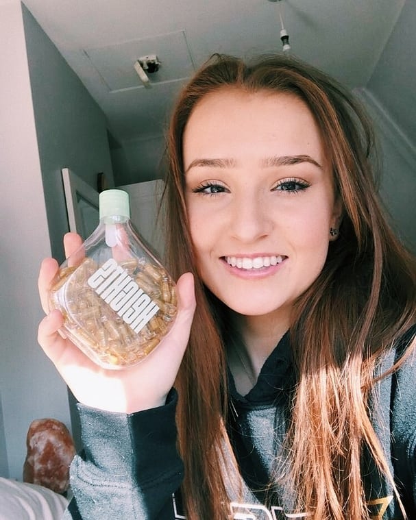 Tabbie Megan, Heights customer, holding the Smart Supplement