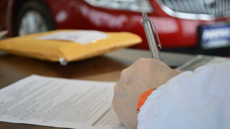 Signing a car loan