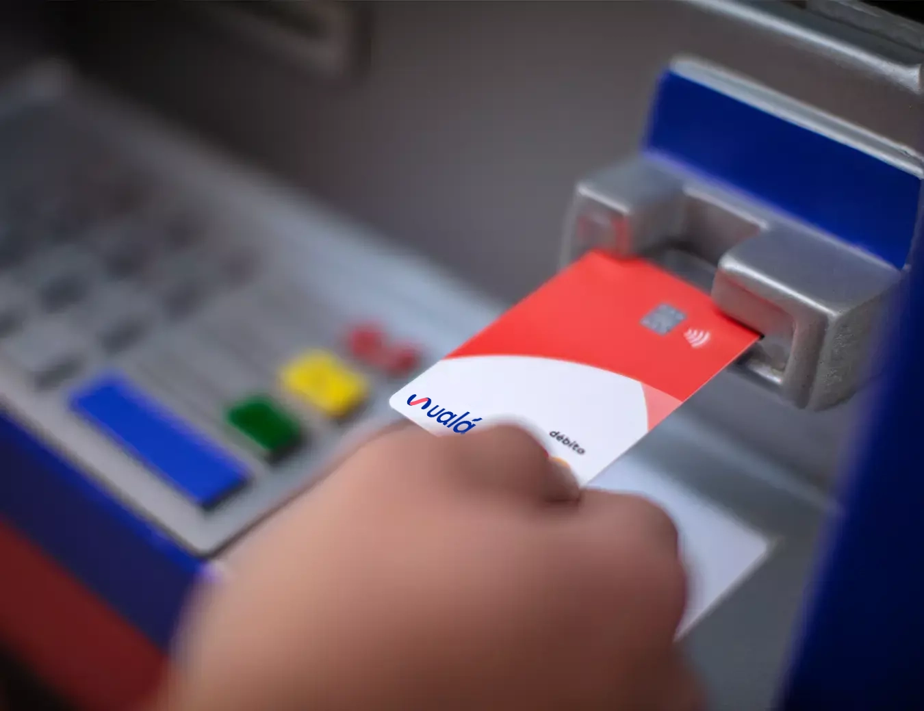 Puedes retirar dinero desde cualquier cajero ATM.