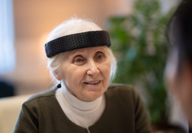Patient wears Cogwear headband