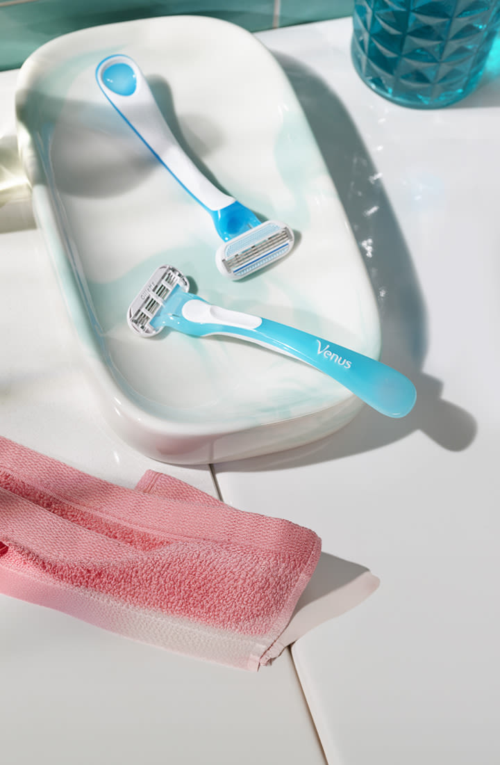 Gillette Venus disposable razors placed in the bathroom