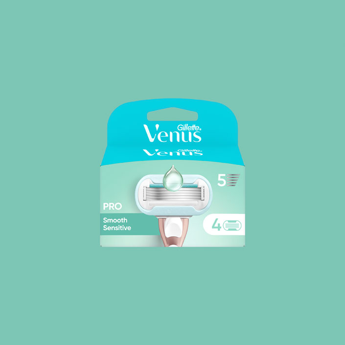Gillette Venus Pro Smooth Sensitive Klingennachfüllung auf grünem Hintergrund