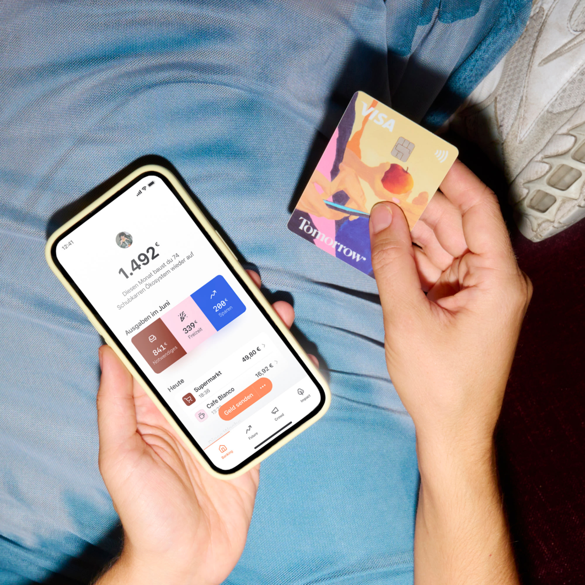 Die Tomorrow App und Debit Karte