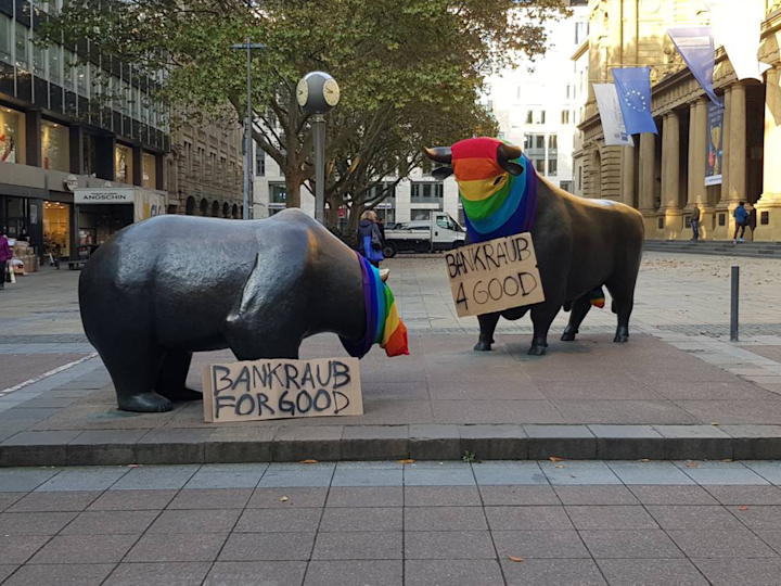 Even the famous Frankfurt Bull and Bear are now bank robbers